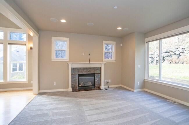 Building Photo - 1749 Skyline Ridge Ln SW