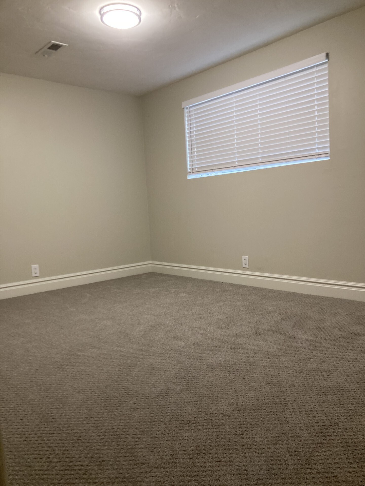 Building Photo - 1391 E McCormick Way