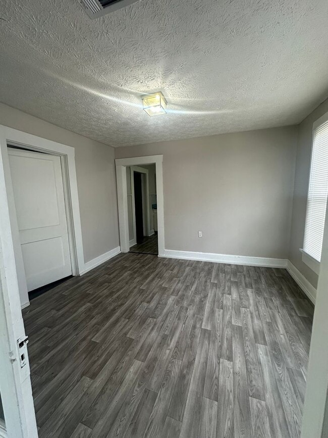 Building Photo - 3 Bed/1 Bath House