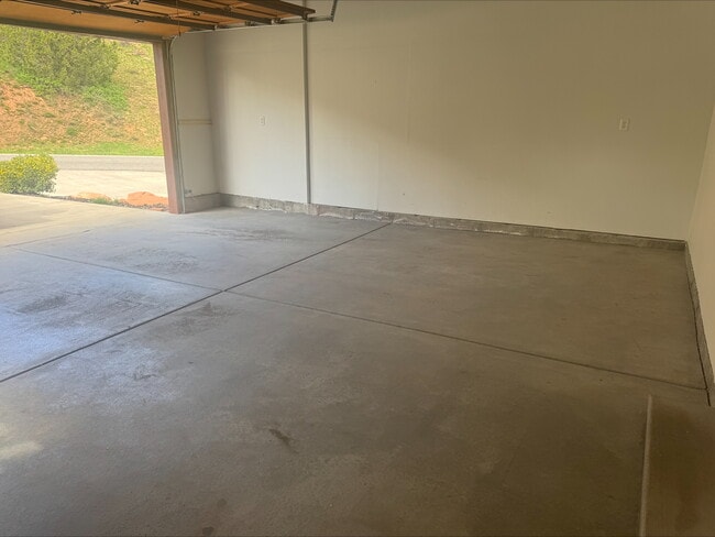 Building Photo - 3356 Cedar Dr