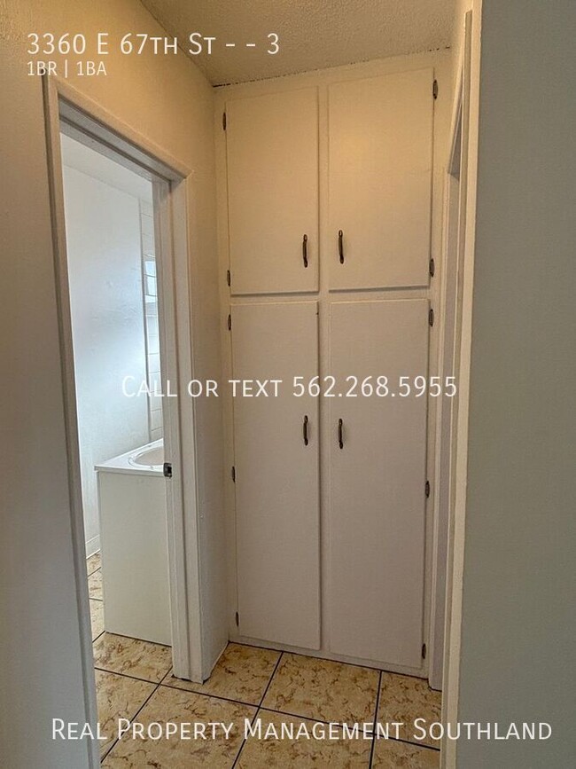 Building Photo - 1 Bedroom Available now! Accepting section...