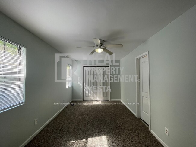Building Photo - 617 Maplewood Dr