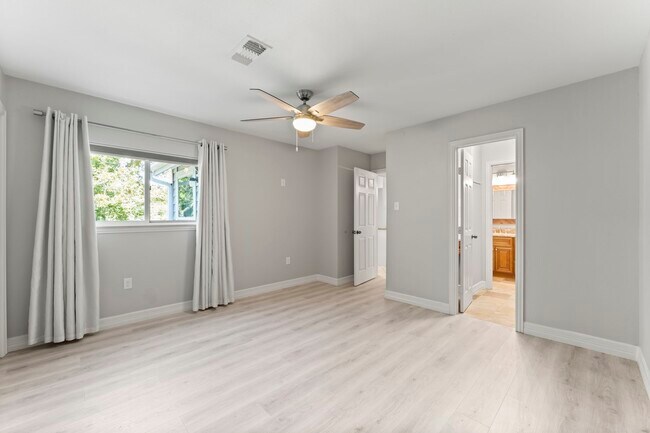 Building Photo - 71 Hideaway Dr