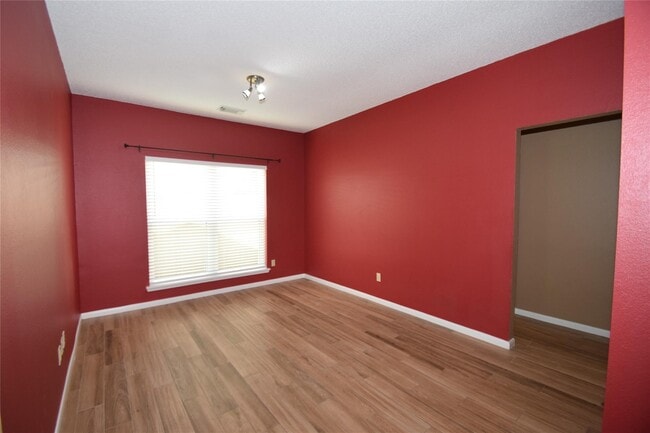 Building Photo - 18010 Golden Ridge Dr