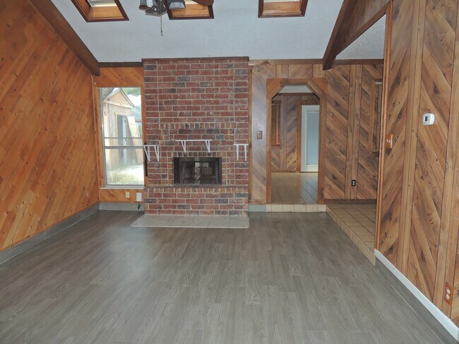 Building Photo - 2187 Glenwood Dr