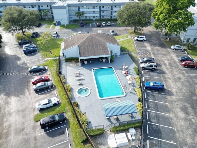 Building Photo - 8421 Lagos De Campo Blvd