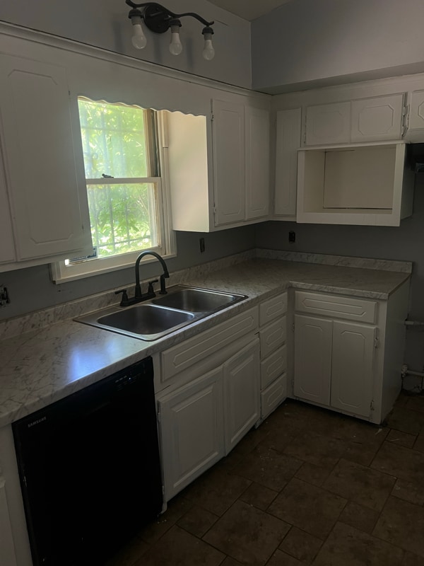 Primary Photo - 711 E 52nd Pl N