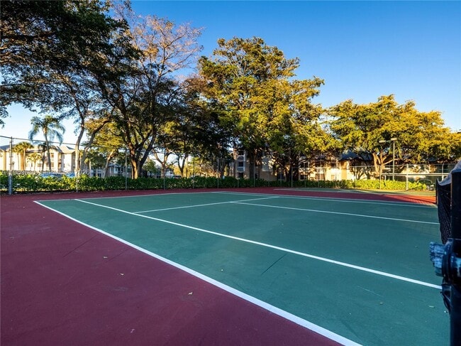 Building Photo - 9955 Westview Dr