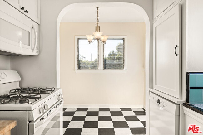 Building Photo - 10615 Ayres Ave