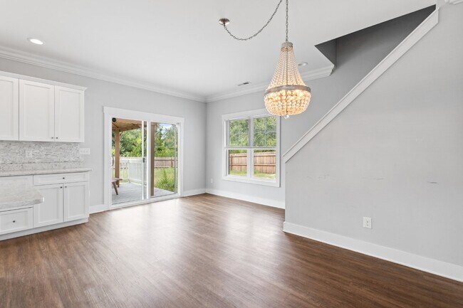 Building Photo - 318 Holbrook Ln