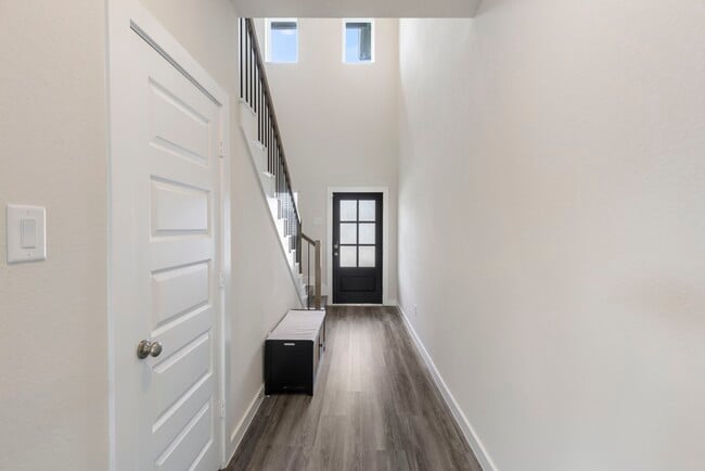Building Photo - 17415 Rosette Grass Dr
