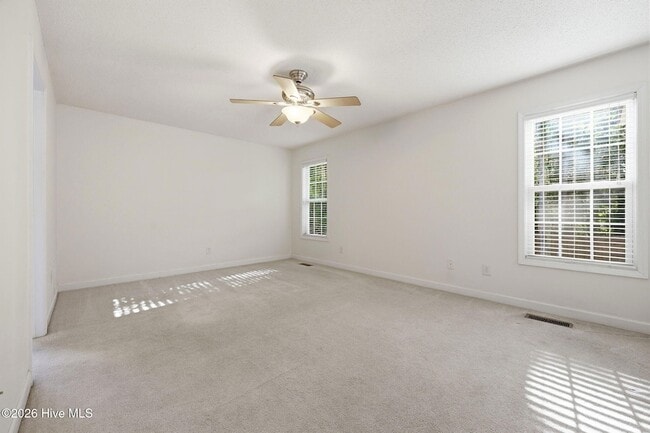 Building Photo - 14 Juniper Ln
