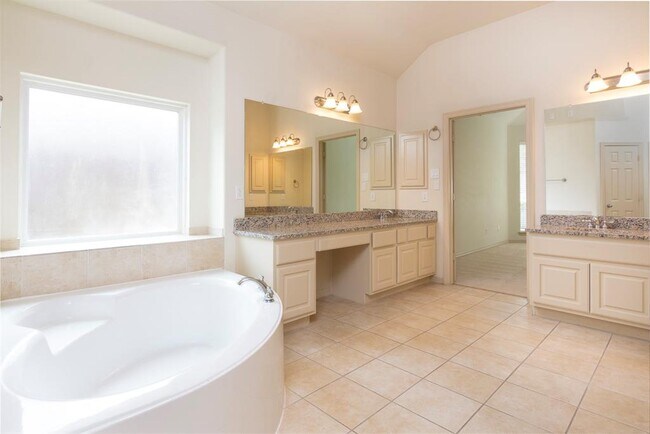 Building Photo - 62 S Longsford Cir