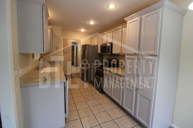 Building Photo - 175 Mesquite Dr