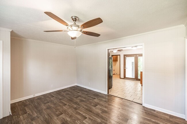 Building Photo - 127 B Susan Dr