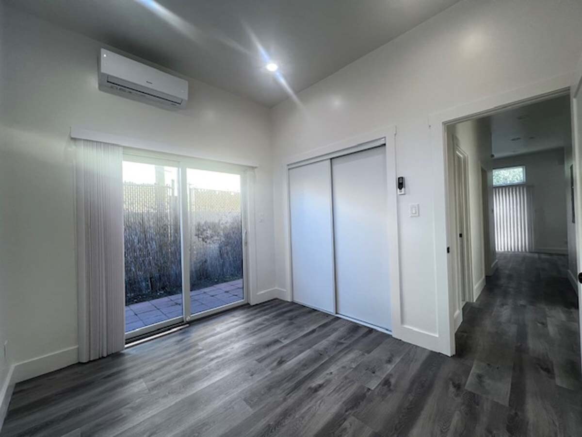 Building Photo - 724 37th St