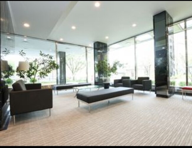 Building Photo - 3900 N Lake Shore Dr