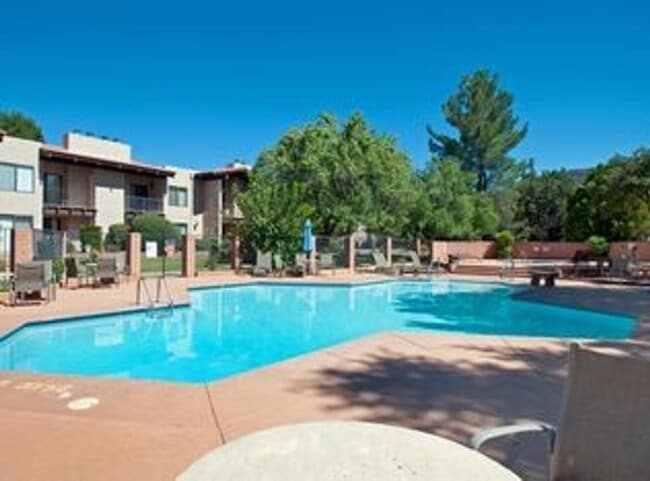 Building Photo - Gorgeous 2B/2B condo with Red Rock views, ...
