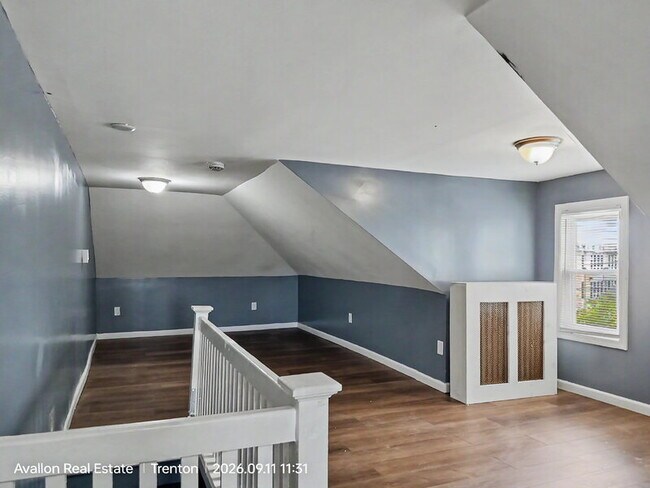 Building Photo - 1275 Hamilton Ave