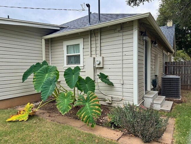 Building Photo - 1716 Victory Ave