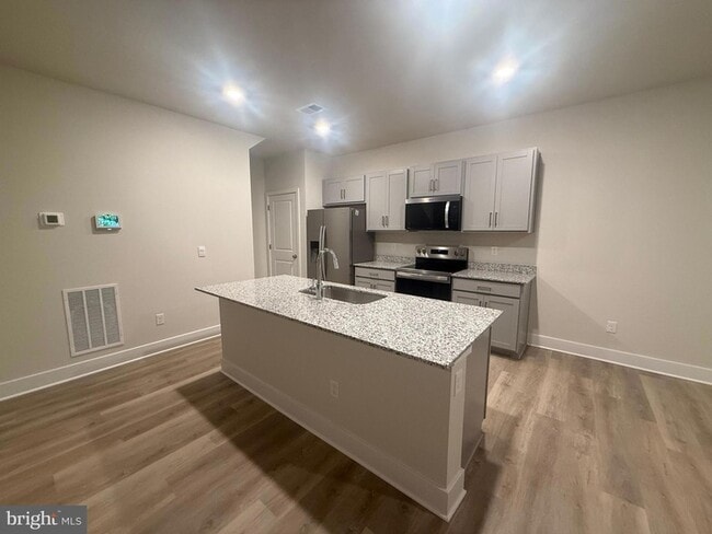 Building Photo - 218 Munsee Cir