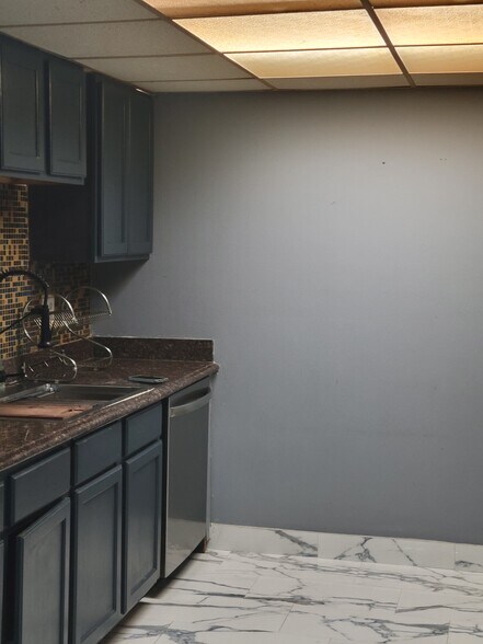 Building Photo - 258 E Bailey Rd