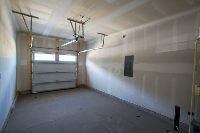 Building Photo - 206 Oakchest Ct