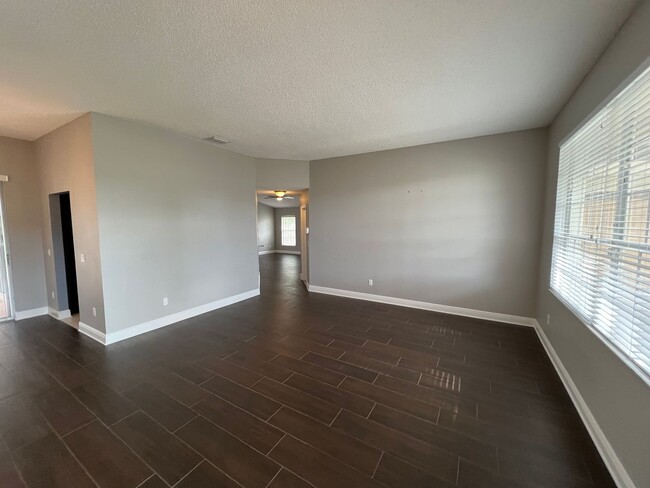 Building Photo - Fountain Lakes Community