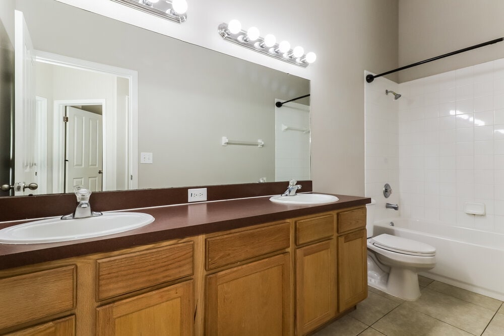 Building Photo - 9912 Riverchase Dr