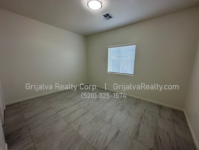 Building Photo - 4519 S 7th Ave