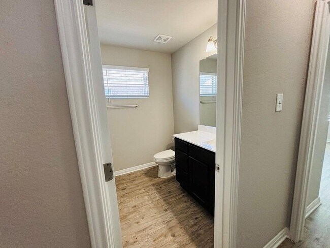 Building Photo - 1301 Henry David Dr