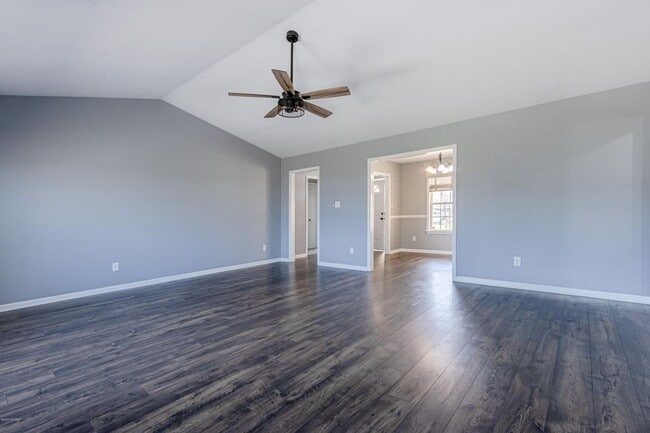 Building Photo - 223 Cherry Blossom Dr