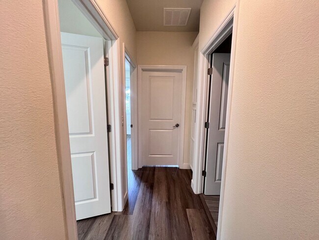 Building Photo - STUNNING 4BD/2.5BA TOWNHOUSE IN WALNUT CREEK!!!