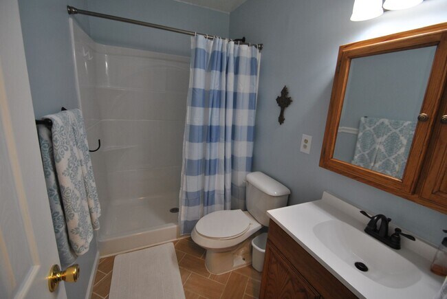 Building Photo - 70 Wilshire Heights Dr