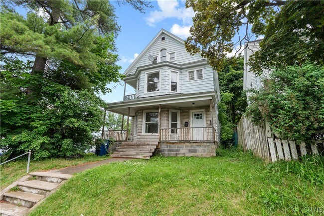 Primary Photo - 712 Oak St