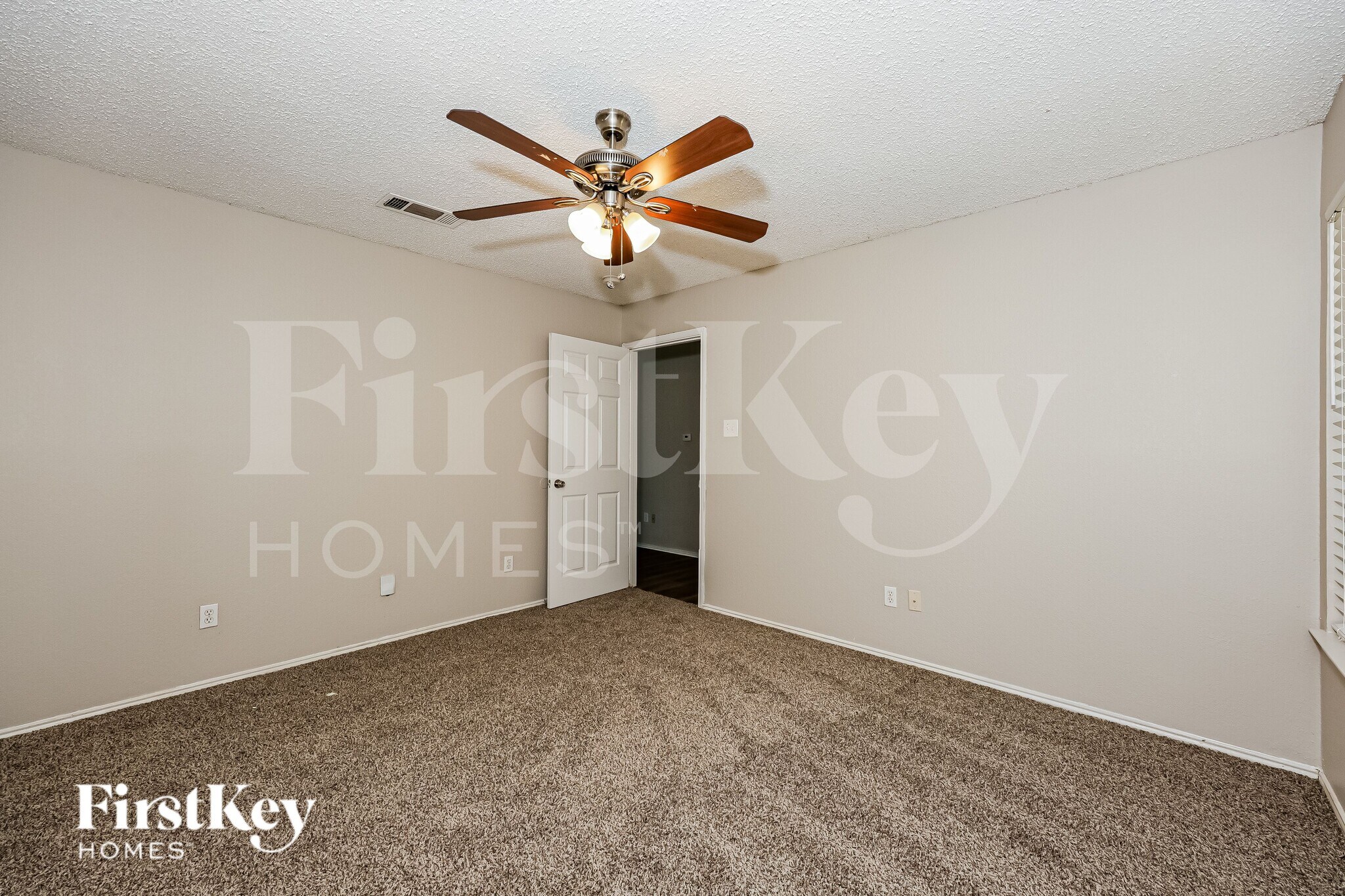 Building Photo - 606 Plainview Dr