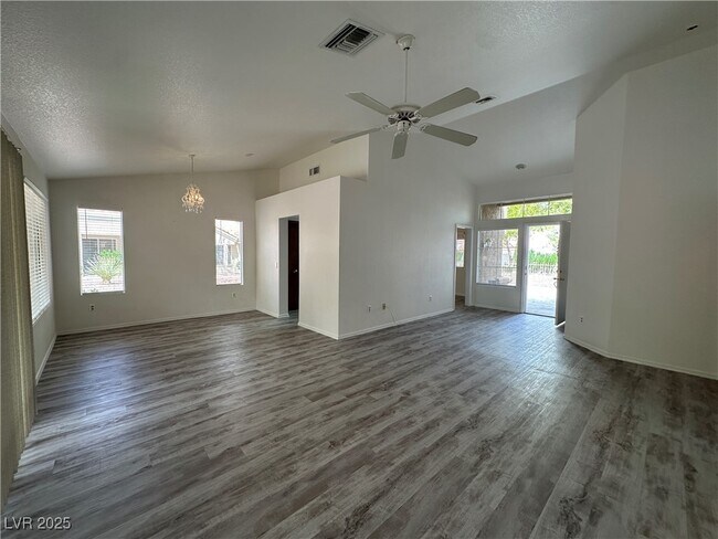Building Photo - 2419 Desert Glen Dr