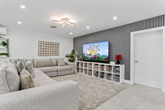 Building Photo - 600 NE 4th St