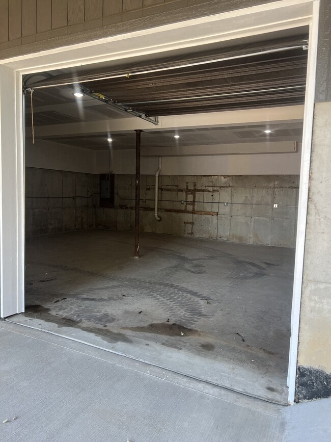 Building Photo - 219 W Culton St