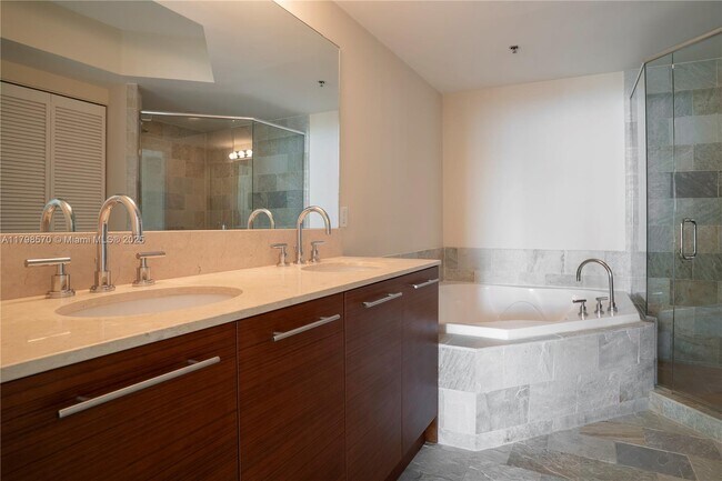 Building Photo - 2681 N Flamingo Rd