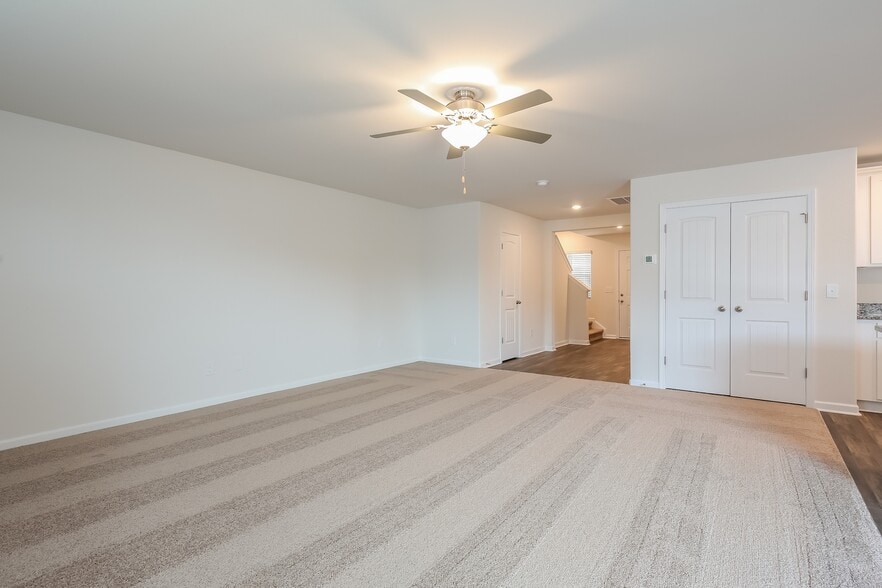 Building Photo - 2173 Southlea Dr