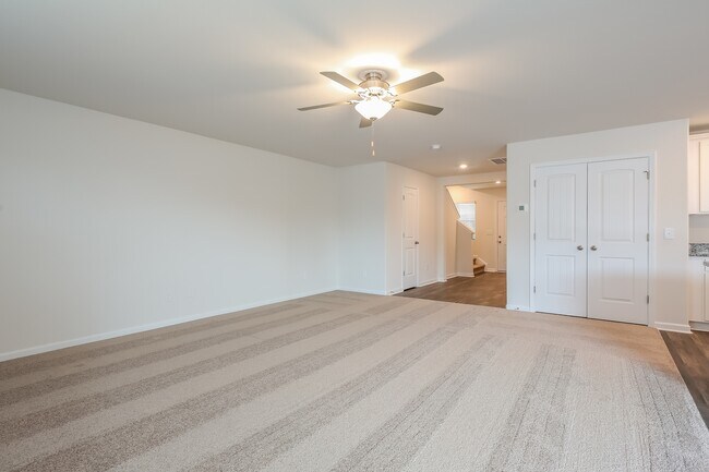 Building Photo - 2139 Southlea Dr