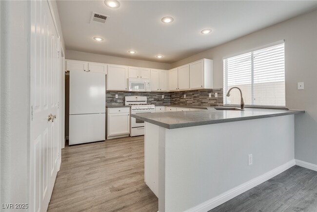Building Photo - 7816 Calico Flower Ave