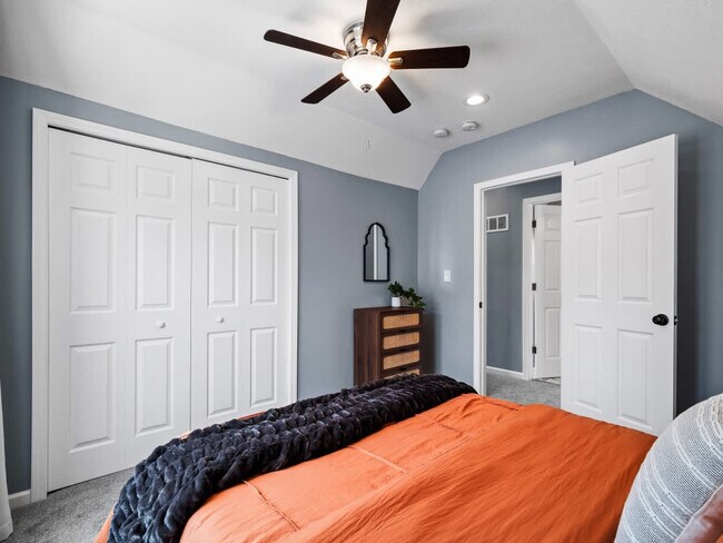 Building Photo - 6110 Lawn Ave