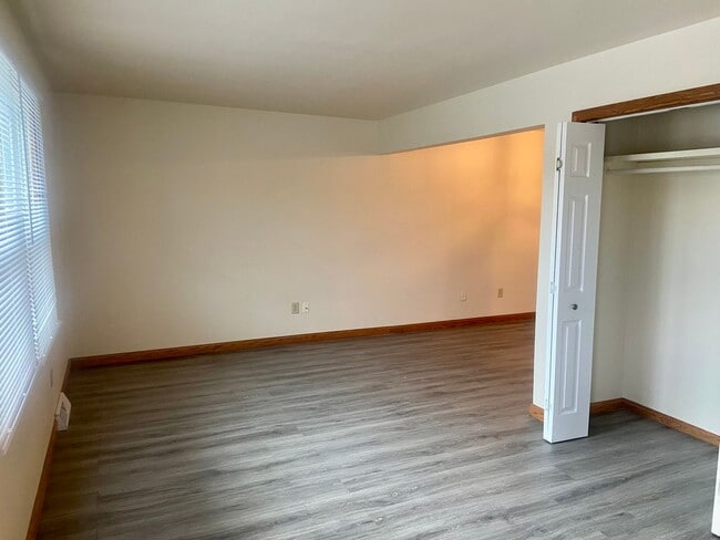 Building Photo - 2904-2910 Tamarack Drive