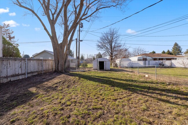 Building Photo - 1517/1519 Thayer Dr