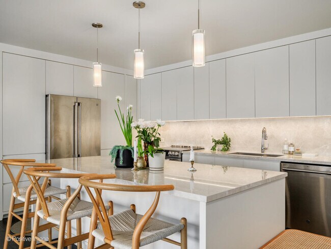 Building Photo - 330 W Diversey Pkwy