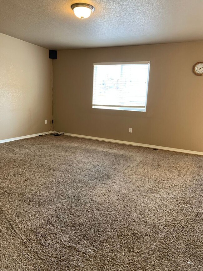 Building Photo - 1004 Diamond Rim Dr