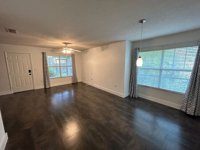 Building Photo - Hailey Gardens #125