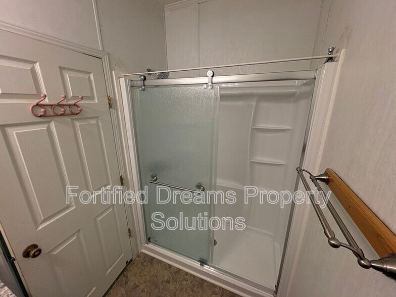 Building Photo - 1980 Bethania-Rural Hall Rd